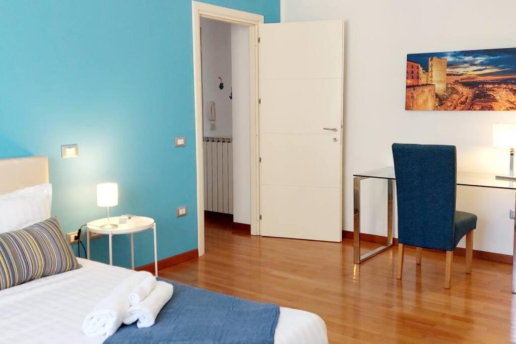 Blue Apartment Кальярі Екстер'єр фото